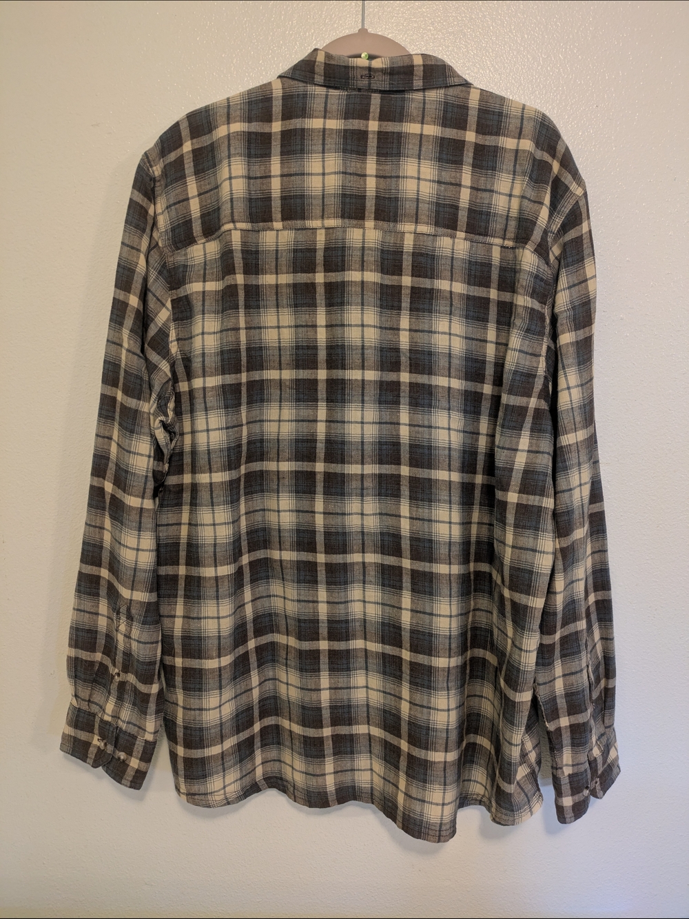 Toad&Co 2XX Recycled Cotton Plaid Button-Up Shirt in Cream, Gray, And Blue. - Picture 4 of 7